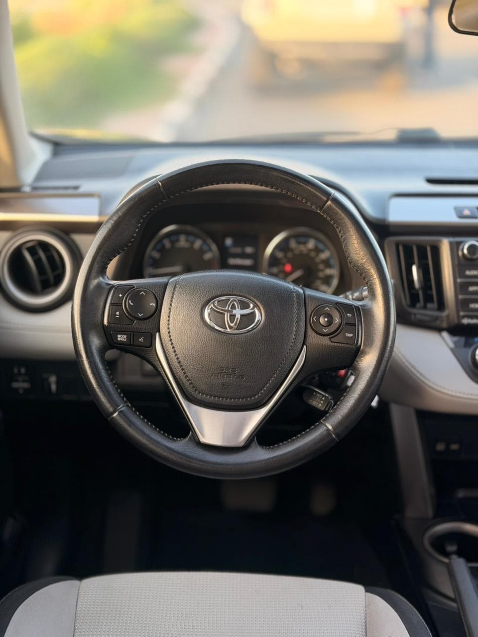 TOYOTA RAV4 XLE | Toyota RAV4 XLE - SUV Fiable et Confortable